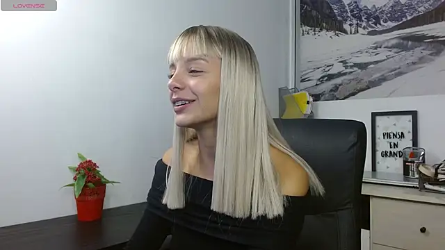 Snapshot of peyton_golden1 chatting on November 3, 2025, 3:41 am peyton golden1 online show from November 3, 2025, 3:41 am