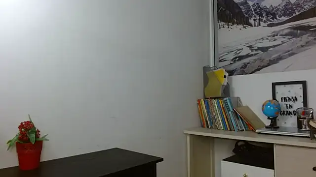 Snapshot of peyton_golden1 chatting on November 4, 2025, 3:27 am peyton golden1 online show from November 4, 2025, 3:27 am