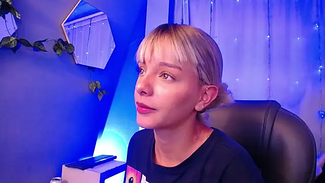 Snapshot of peyton_golden1 chatting on November 11, 2025, 3:28 am peyton golden1 online show from November 11, 2025, 3:28 am