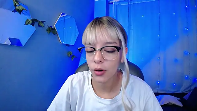 Snapshot of peyton_golden1 chatting on November 12, 2025, 3:29 am peyton golden1 online show from November 12, 2025, 3:29 am