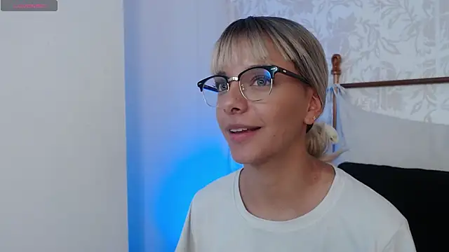 Snapshot of peyton_golden1 chatting on November 23, 2025, 4:45 am peyton golden1 online show from November 23, 2025, 4:45 am