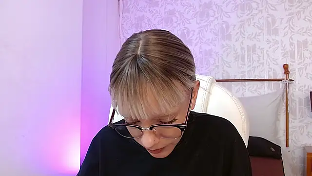 Snapshot of peyton_golden1 chatting on December 2, 2025, 3:23 am peyton golden1 online show from December 2, 2025, 3:23 am