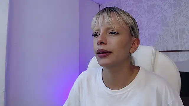 Snapshot of peyton_golden1 chatting on December 4, 2025, 3:27 am peyton golden1 online show from December 4, 2025, 3:27 am