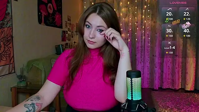 Snapshot of LisaCase chatting on September 27, 2025, 12:32 pm LisaCase online show from September 27, 2025, 12:32 pm