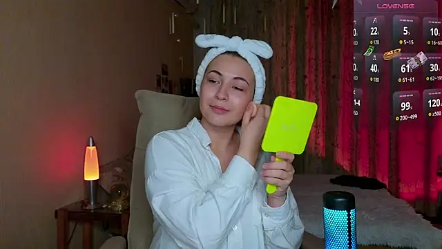 Snapshot of LisaCase chatting on November 28, 2025, 3:04 pm LisaCase online show from November 28, 2025, 3:04 pm