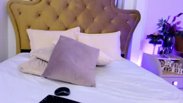 Snapshot of beauty_luna18 chatting on December 17, 2024, 6:31 pm beauty luna18 online show from December 17, 2024, 6:31 pm