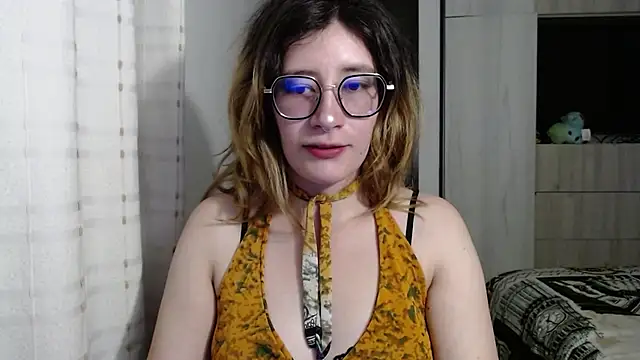 Snapshot of mariana124- chatting on December 9, 2024, 3:33 pm mariana124- online show from December 9, 2024, 3:33 pm