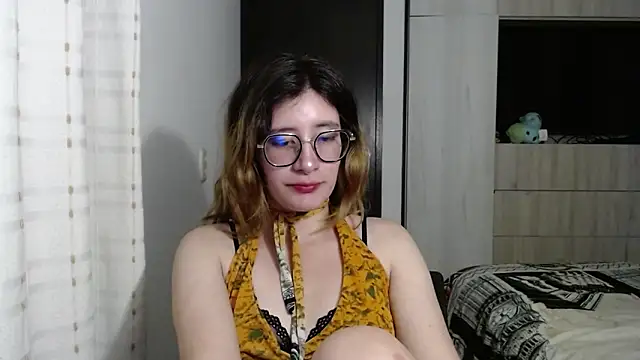 Snapshot of mariana124- chatting on December 9, 2024, 6:46 pm mariana124- online show from December 9, 2024, 6:46 pm