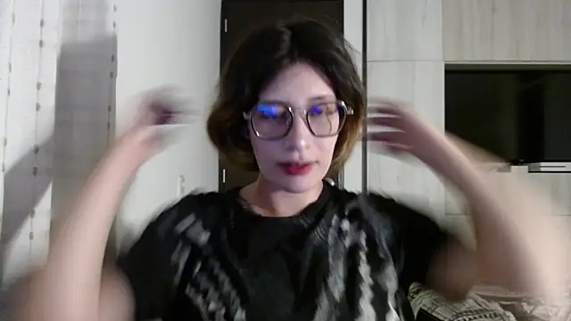 Snapshot of mariana124- chatting on December 30, 2024, 7:42 pm mariana124- online show from December 30, 2024, 7:42 pm