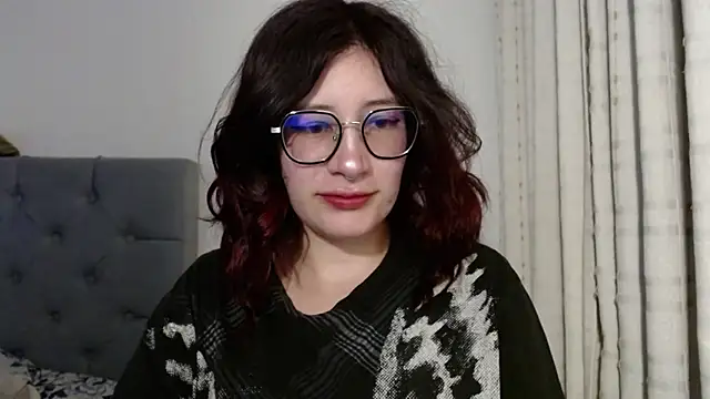 Snapshot of mariana124- chatting on January 2, 2025, 3:15 am mariana124- online show from January 2, 2025, 3:15 am