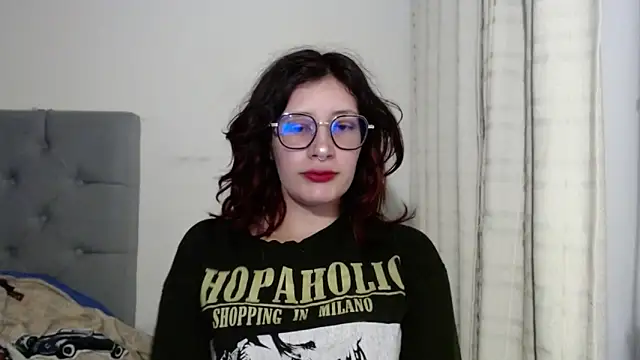 Snapshot of mariana124- chatting on January 7, 2025, 6:24 pm mariana124- online show from January 7, 2025, 6:24 pm