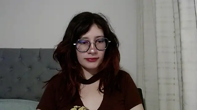 Snapshot of mariana124- chatting on February 4, 2025, 10:34 pm mariana124- online show from February 4, 2025, 10:34 pm