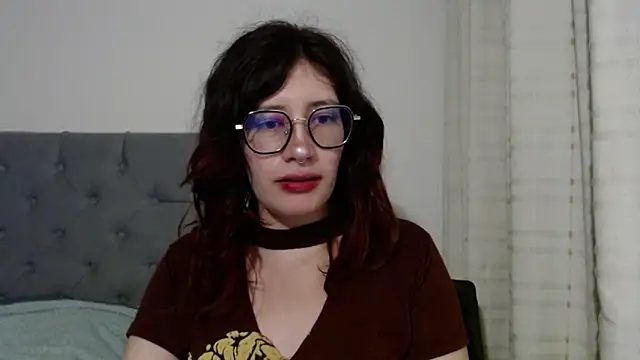 Snapshot of mariana124- chatting on February 5, 2025, 1:37 am mariana124- online show from February 5, 2025, 1:37 am