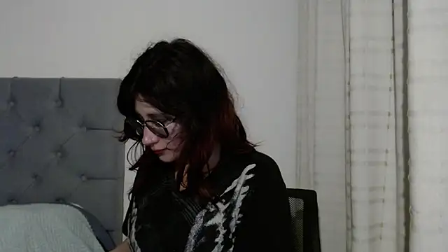 Snapshot of mariana124- chatting on February 5, 2025, 8:14 pm mariana124- online show from February 5, 2025, 8:14 pm