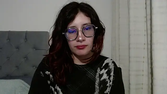 Snapshot of mariana124- chatting on February 6, 2025, 12:00 am mariana124- online show from February 6, 2025, 12:00 am