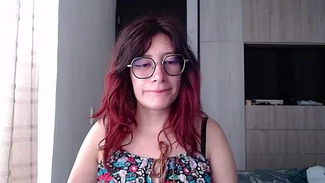 Snapshot of mariana124- chatting on February 8, 2025, 3:42 pm mariana124- online show from February 8, 2025, 3:42 pm