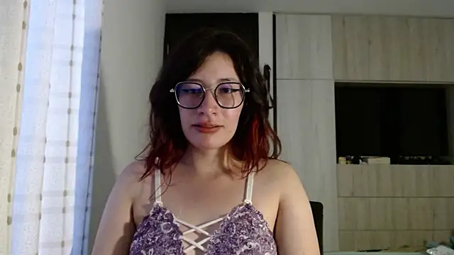 Snapshot of mariana124- chatting on February 10, 2025, 10:51 pm mariana124- online show from February 10, 2025, 10:51 pm