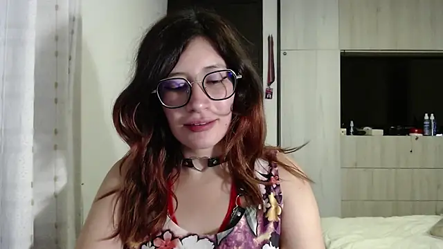 Snapshot of mariana124- chatting on March 11, 2025, 10:42 pm mariana124- online show from March 11, 2025, 10:42 pm