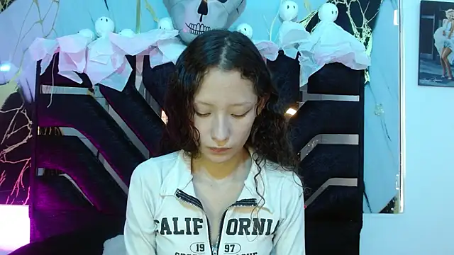 abbycutecs online show from October 29, 2025, 8:43 pm