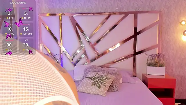 Snapshot of Maya_Bluee chatting on February 11, 2025, 3:40 am Maya Bluee online show from February 11, 2025, 3:40 am