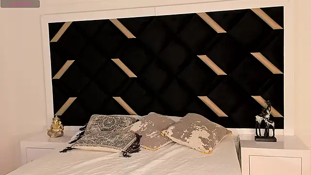 Snapshot of Maya_Bluee chatting on February 27, 2025, 3:36 am Maya Bluee online show from February 27, 2025, 3:36 am