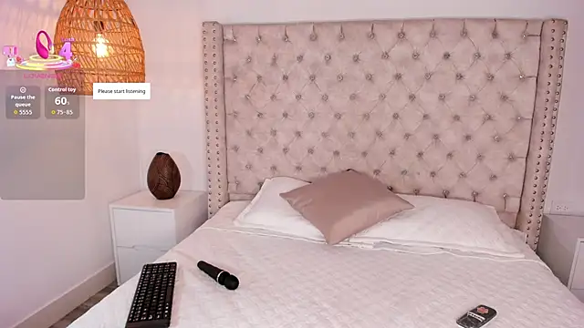 Snapshot of Maya_Bluee chatting on October 5, 2025, 3:49 am Maya Bluee online show from October 5, 2025, 3:49 am