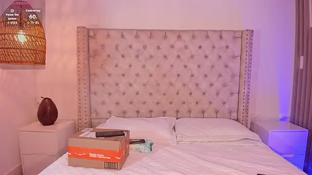 Snapshot of Maya_Bluee chatting on November 22, 2025, 4:00 am Maya Bluee online show from November 22, 2025, 4:00 am