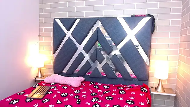 Snapshot of AndreaGil_ chatting on January 10, 2025, 12:47 pm AndreaGil online show from January 10, 2025, 12:47 pm