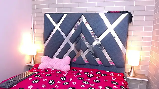 Snapshot of AndreaGil_ chatting on January 17, 2025, 12:31 pm AndreaGil online show from January 17, 2025, 12:31 pm