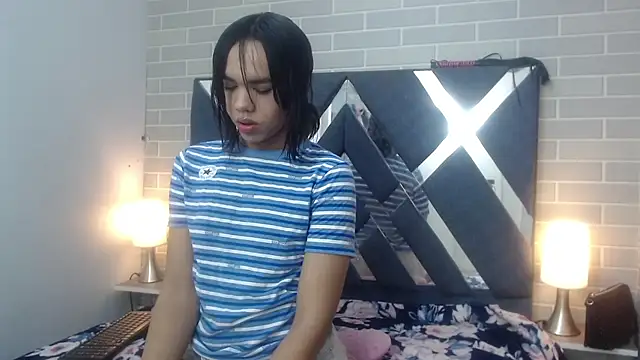 Snapshot of AndreaGil_ chatting on February 1, 2025, 12:16 pm AndreaGil online show from February 1, 2025, 12:16 pm