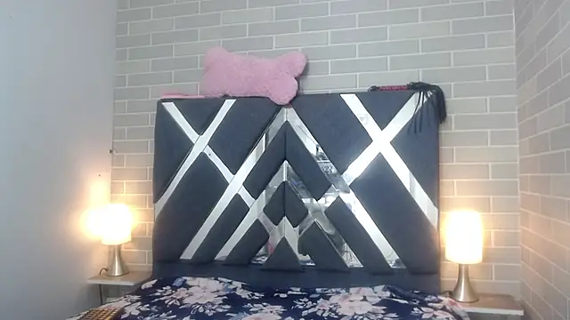 Snapshot of AndreaGil_ chatting on February 4, 2025, 12:11 pm AndreaGil online show from February 4, 2025, 12:11 pm