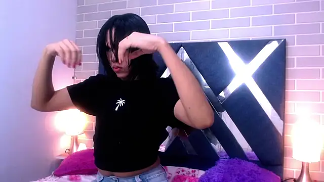 Snapshot of AndreaGil_ chatting on February 14, 2025, 11:53 am AndreaGil online show from February 14, 2025, 11:53 am