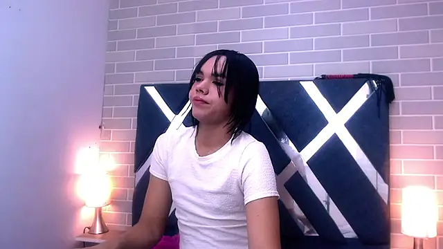 Snapshot of AndreaGil_ chatting on February 15, 2025, 11:39 am AndreaGil online show from February 15, 2025, 11:39 am