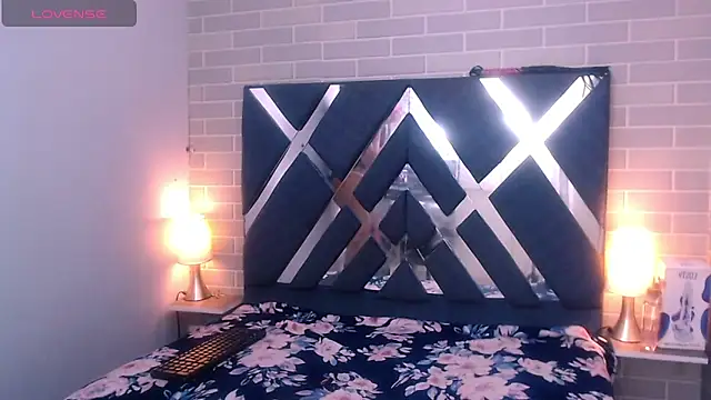 Snapshot of AndreaGil_ chatting on March 4, 2025, 7:32 pm AndreaGil online show from March 4, 2025, 7:32 pm