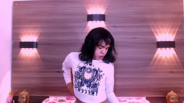 Snapshot of AndreaGil_ chatting on September 8, 2025, 3:33 pm AndreaGil online show from September 8, 2025, 3:33 pm