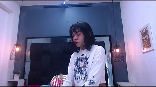 Snapshot of AndreaGil_ chatting on September 16, 2025, 7:04 pm AndreaGil online show from September 16, 2025, 7:04 pm