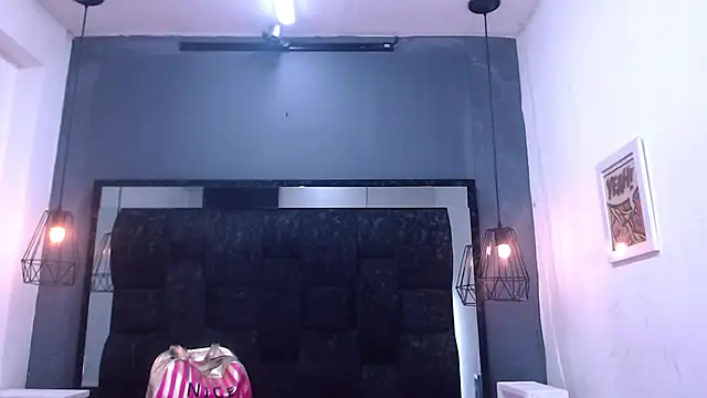 Snapshot of AndreaGil_ chatting on September 25, 2025, 6:55 pm AndreaGil online show from September 25, 2025, 6:55 pm