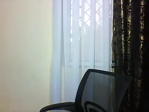 Snapshot of Candii_wet_ chatting on February 1, 2025, 2:45 pm Candii wet  online show from February 1, 2025, 2:45 pm