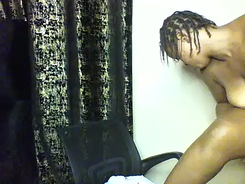 Snapshot of Candii_wet_ chatting on October 3, 2025, 7:33 pm Candii wet  online show from October 3, 2025, 7:33 pm