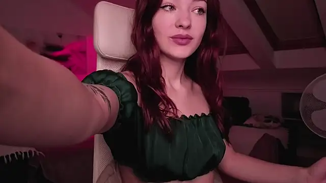 Snapshot of MiaRouge chatting on October 14, 2025, 2:23 am MiaRouge online show from October 14, 2025, 2:23 am