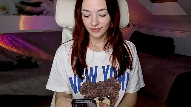 Snapshot of MiaRouge chatting on October 22, 2025, 5:08 am MiaRouge online show from October 22, 2025, 5:08 am