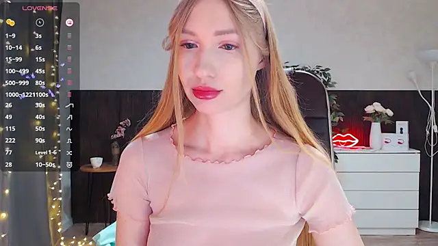 Snapshot of Cutie_Annie chatting on February 26, 2025, 1:21 am Cutie Annie online show from February 26, 2025, 1:21 am