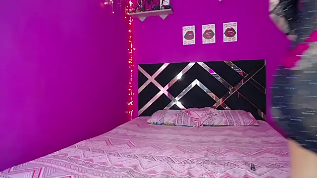 Snapshot of Zaratattoox chatting on January 28, 2025, 6:05 am Zaratattoox online show from January 28, 2025, 6:05 am