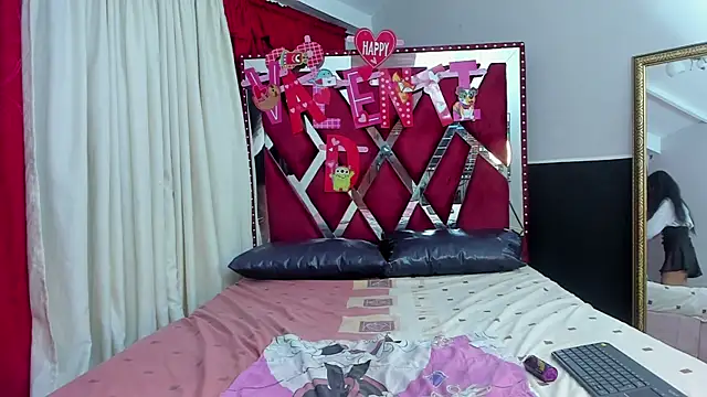 Snapshot of Megan_Whitte chatting on February 14, 2025, 6:34 am Megan Whitte online show from February 14, 2025, 6:34 am