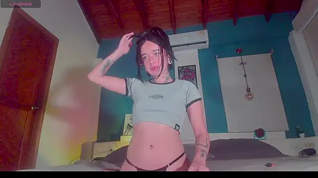 Snapshot of ariana-white- chatting on October 29, 2025, 7:43 am ariana-white- online show from October 29, 2025, 7:43 am