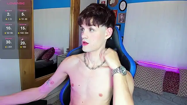 Snapshot of VladHellsing4 chatting on March 4, 2025, 2:10 pm VladHellsing4 online show from March 4, 2025, 2:10 pm