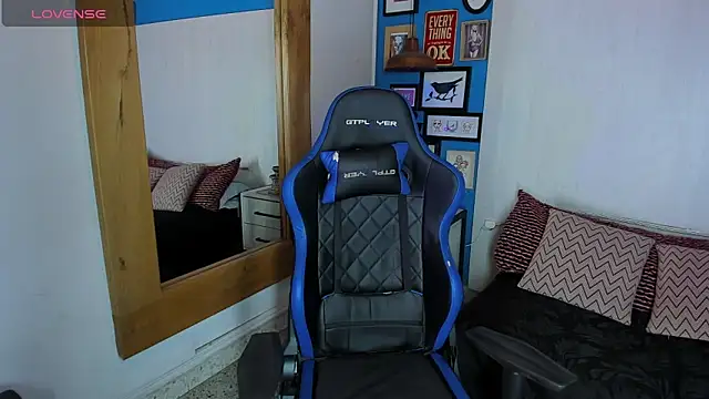 Snapshot of VladHellsing4 chatting on March 7, 2025, 1:07 pm VladHellsing4 online show from March 7, 2025, 1:07 pm