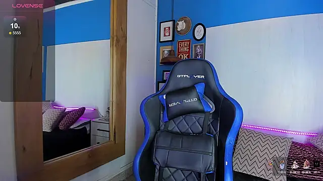 Snapshot of VladHellsing4 chatting on March 8, 2025, 1:47 pm VladHellsing4 online show from March 8, 2025, 1:47 pm