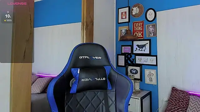 Snapshot of VladHellsing4 chatting on March 15, 2025, 2:01 pm VladHellsing4 online show from March 15, 2025, 2:01 pm