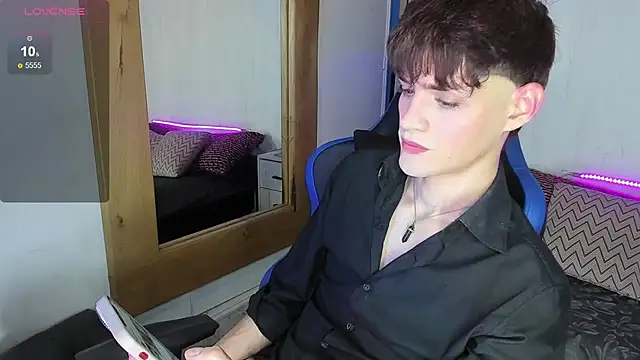 Snapshot of VladHellsing4 chatting on March 17, 2025, 2:01 pm VladHellsing4 online show from March 17, 2025, 2:01 pm